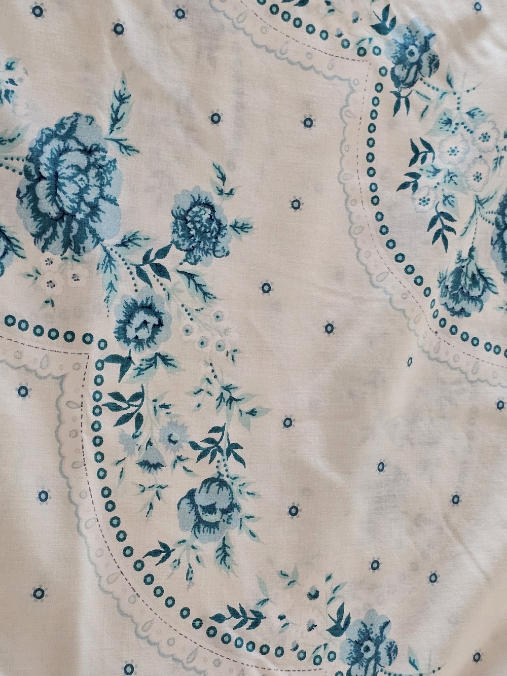 Vintage Floral Blue and White Twin Flat Sheets - Set Of 4